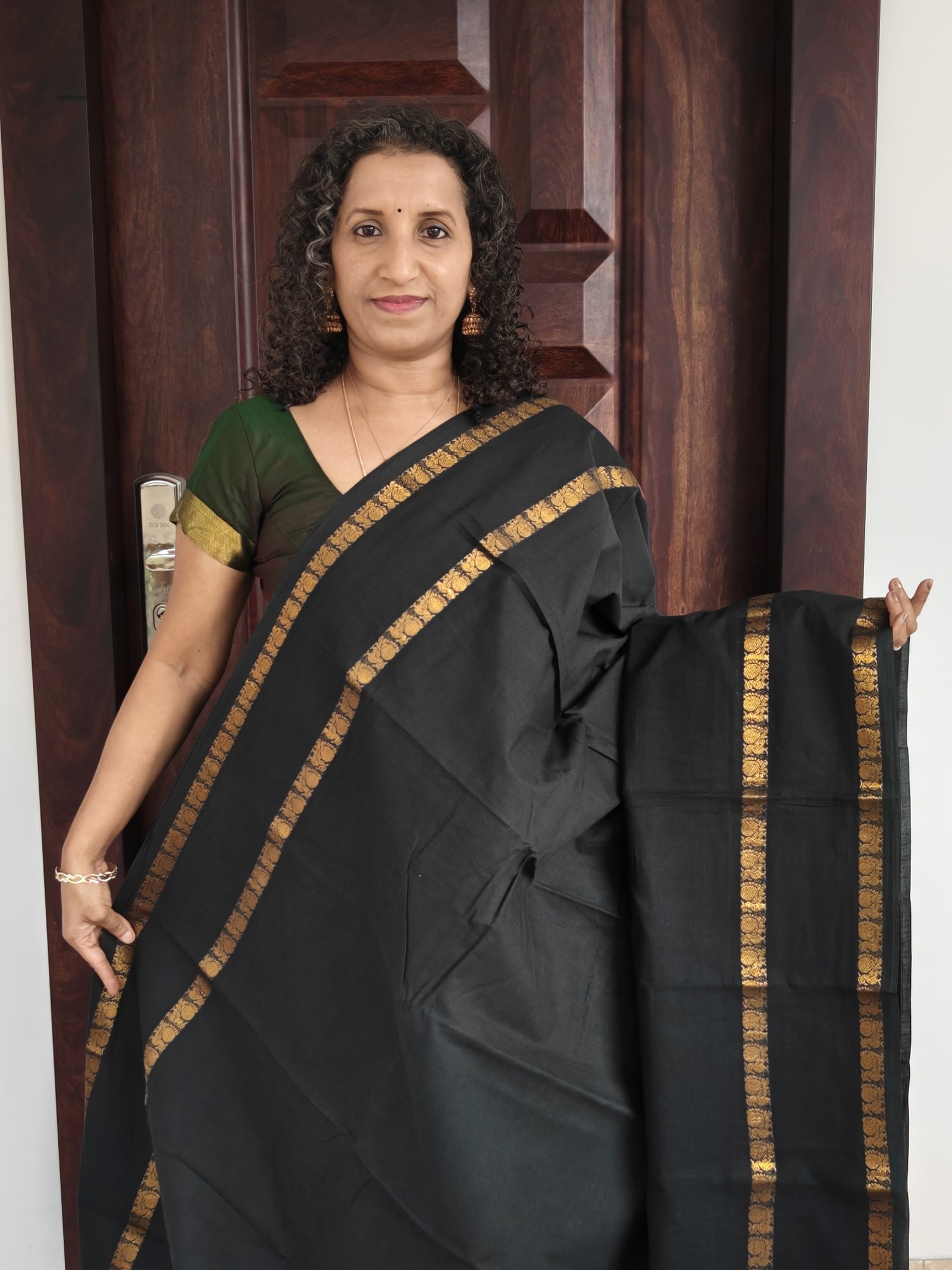 Black Peacock Gap Border Sungudi Cotton Psc018 1A